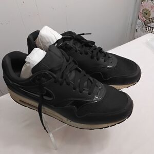 Women's  Black Athletic Sneakers - Nike Air Max Style